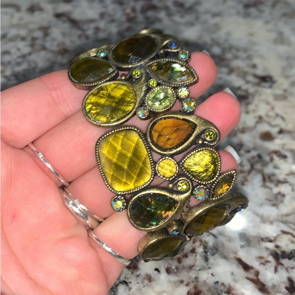 Elegant Gold and Green Gemstone Bracelet